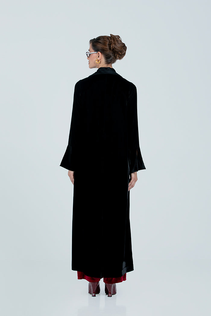DCV2520 The Regal Silhouette Velvet Coat