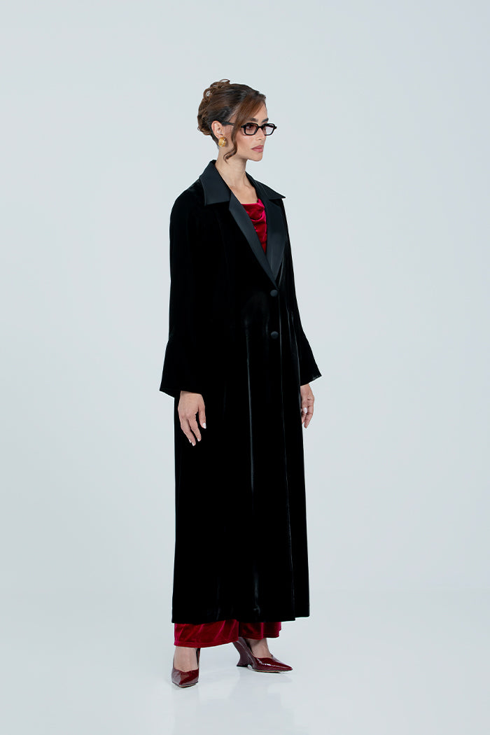 DCV2520 The Regal Silhouette Velvet Coat