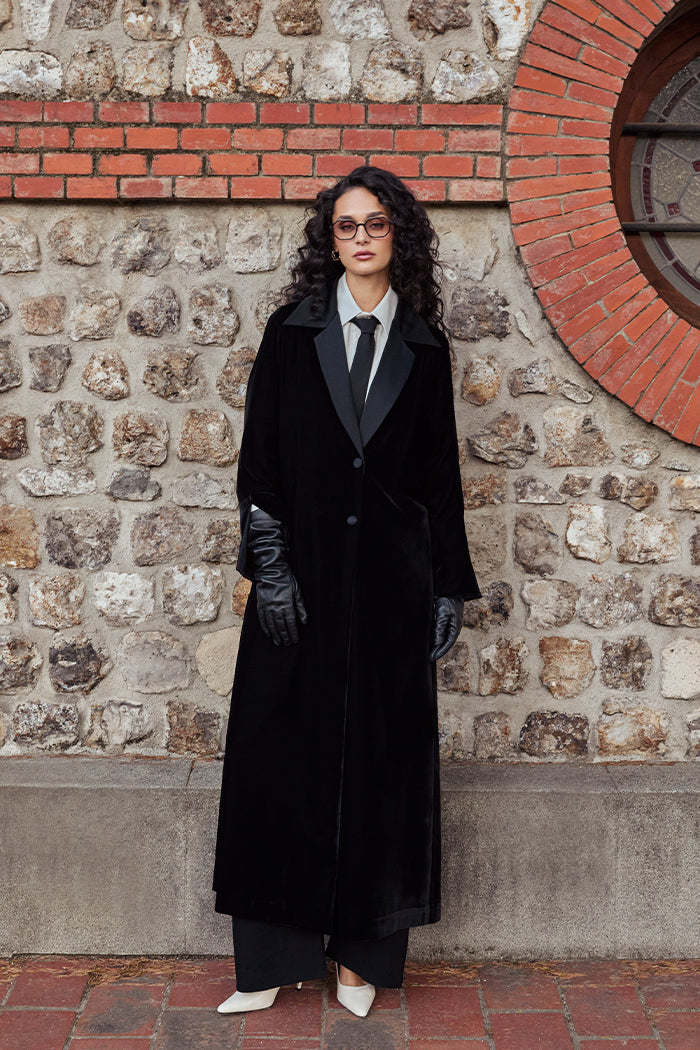 DCV2520 The Regal Silhouette Velvet Coat